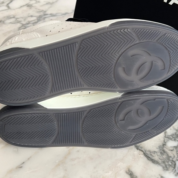 NEW Chanel 22A White Black Suede CC Flat Lace Up Tie Runner Trainer Sneaker 38 - Picture 5 of 16
